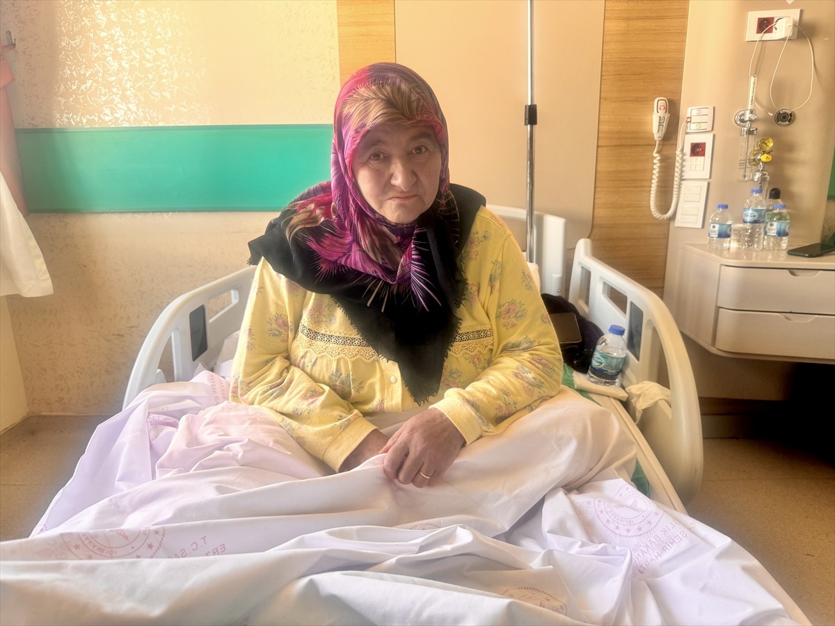 Erzurum'da ağrısı geçsin diye ot ile sardığı bacağında 2. derece yanık oluşan Hatice Demir...