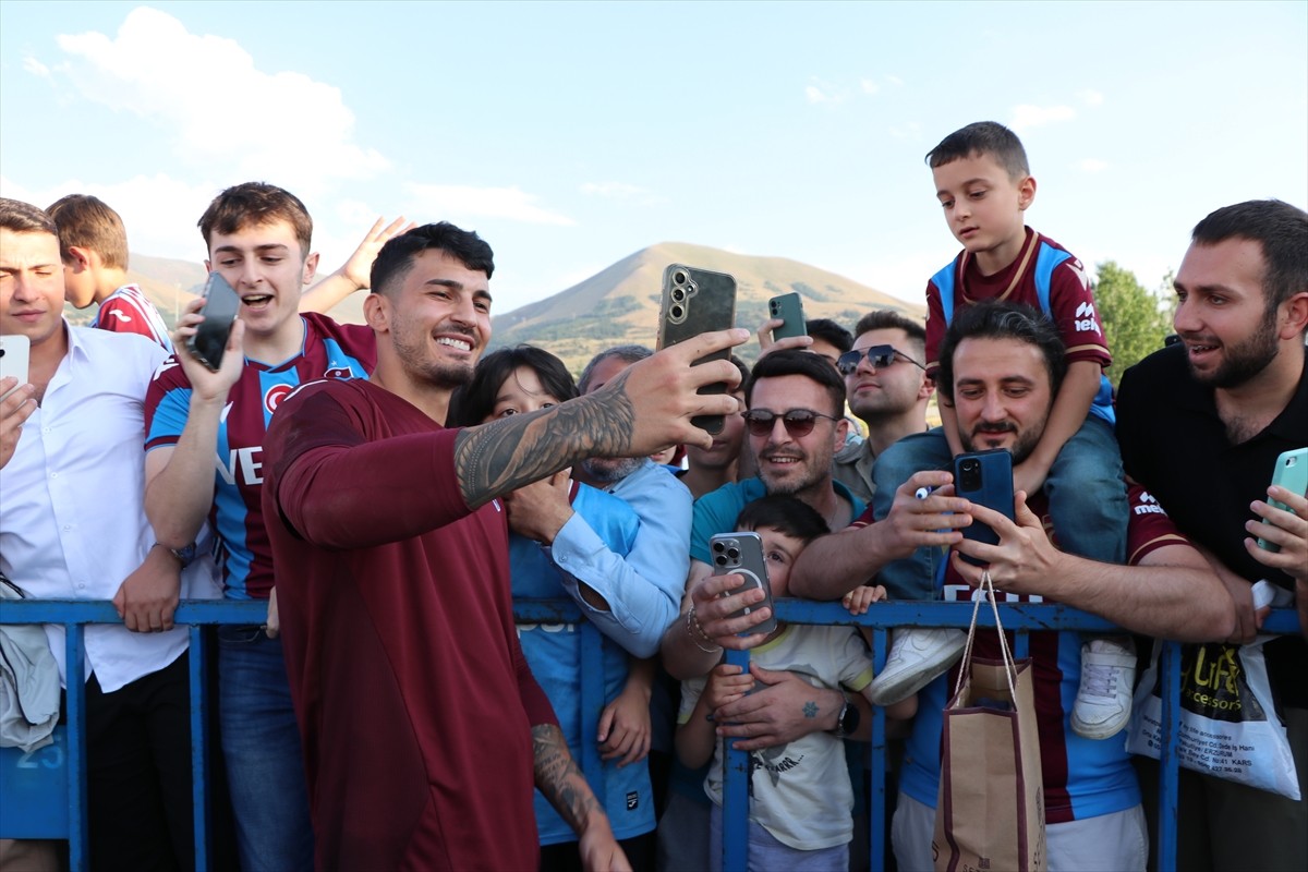 Erzurum'un Palandöken Dağı eteklerindeki Yüksek İrtifa Kamp Merkezi'nde sezon hazırlıklarını...