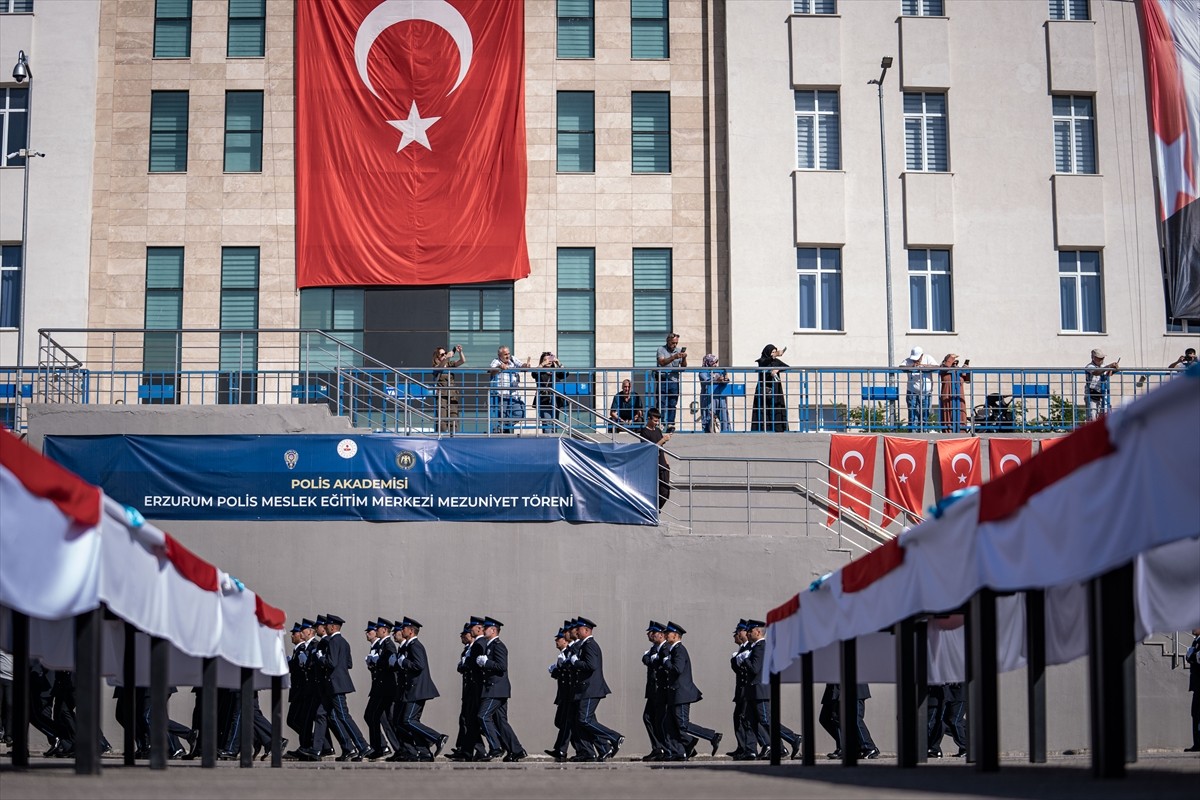 Erzurum Polis Meslek Eğitim Merkezi'nde (POMEM) eğitimlerini tamamlayan 393 polis adayı için...