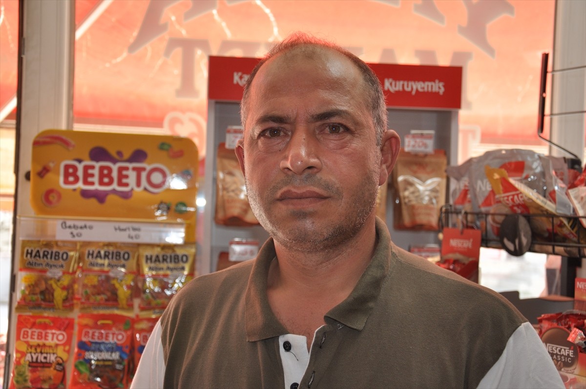 Eskişehir'in Odunpazarı ilçesinde önceki gün müşterisinin eriyen dondurmasını değiştirmeyi...