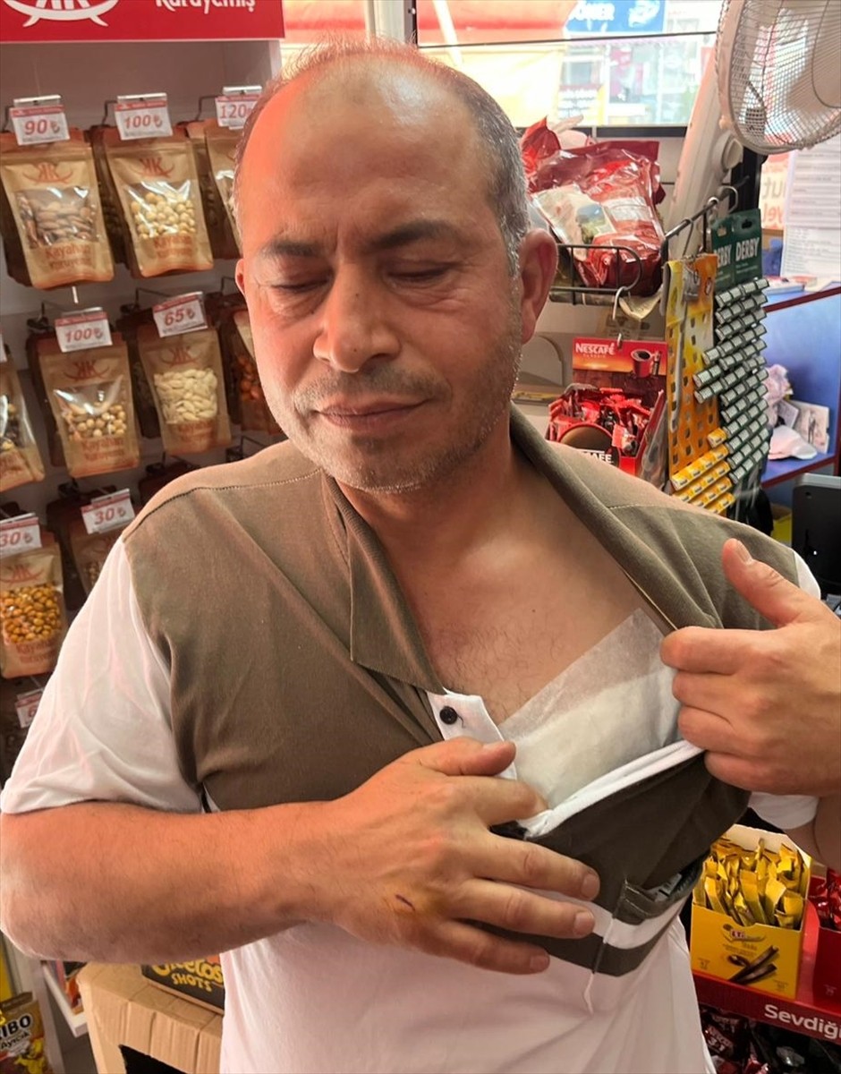 Eskişehir'in Odunpazarı ilçesinde önceki gün müşterisinin eriyen dondurmasını değiştirmeyi...