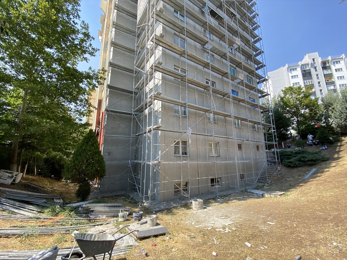 Eskişehir'in Odunpazarı ilçesinde yüksekten düşen inşaat işçisi hayatını kaybetti. İhbar üzerine...