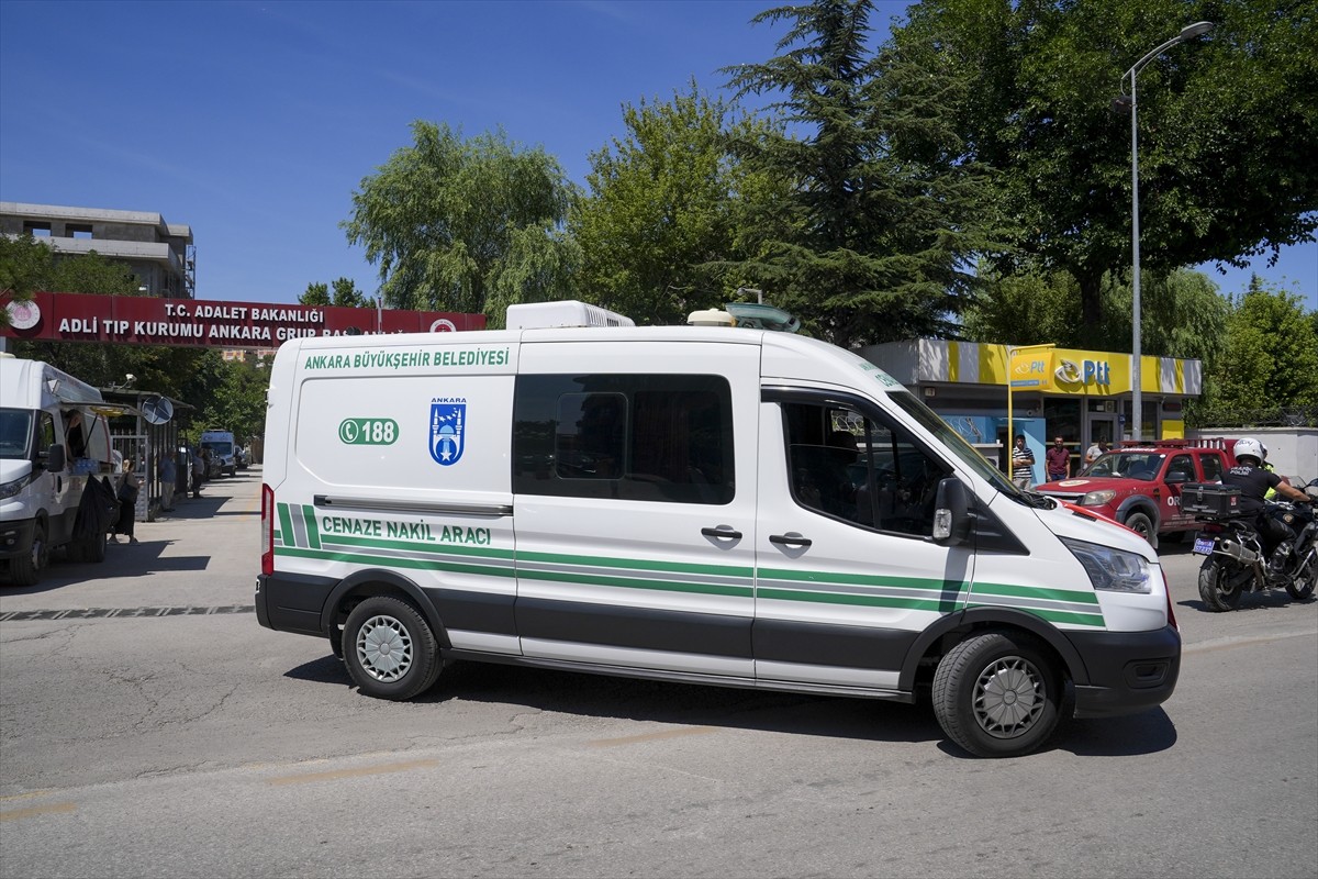 Eskişehir'in Seyitgazi ilçesinde çıkan orman yangınıyla mücadele ederken şehit olan 5 orman işçisi...