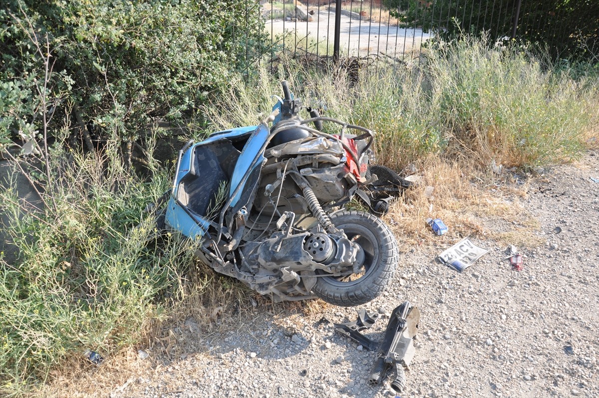 Eskişehir'in Tepebaşı ilçesinde otomobille çarpışan motosikletin sürücüsü yaşamını...