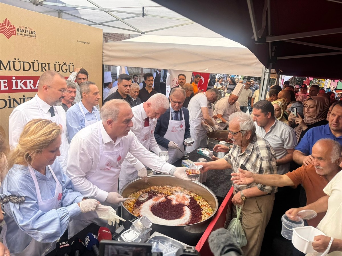 Fatih Belediyesinin işbirliğiyle Vakfılar Genel Müdürlüğünün desteğiyle düzenlenen Mısır Çarşısı...