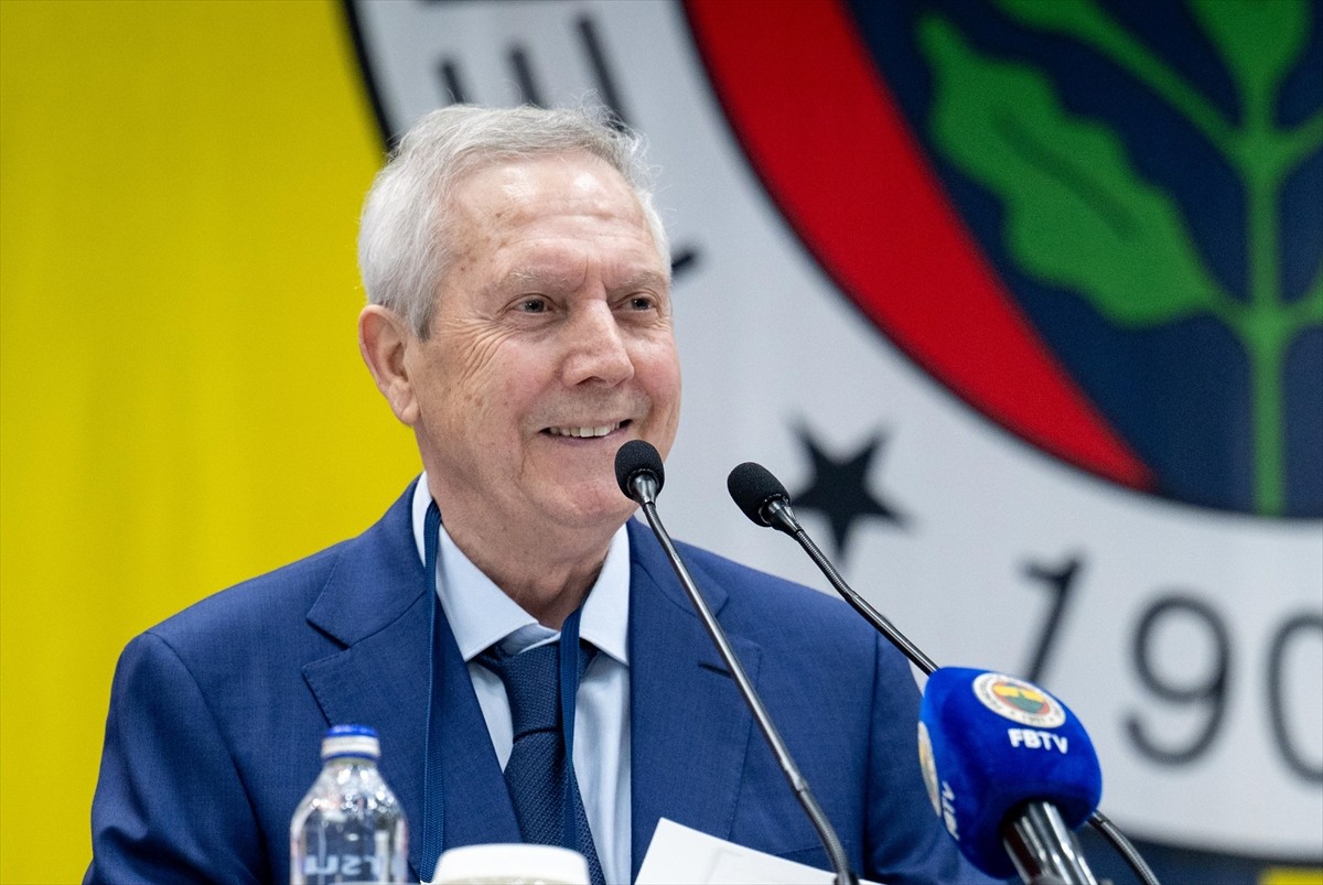 Fenerbahçe Faruk Ilgaz Tesisleri'ndeki yüksek divan kurulu toplantısında Fenerbahçe Kulübü eski...