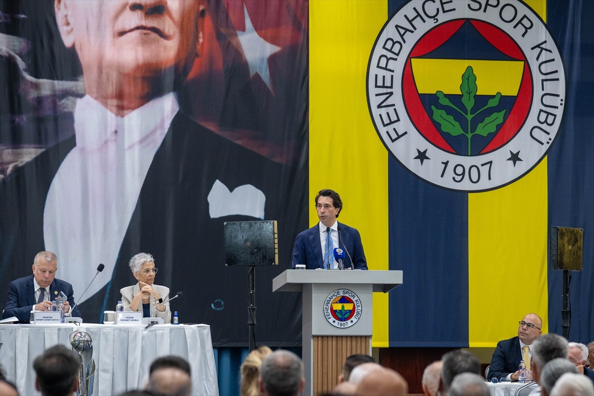 Fenerbahçe Faruk Ilgaz Tesisleri'ndeki yüksek divan kurulu toplantısında  Fenerbahçe Kulübü Genel...