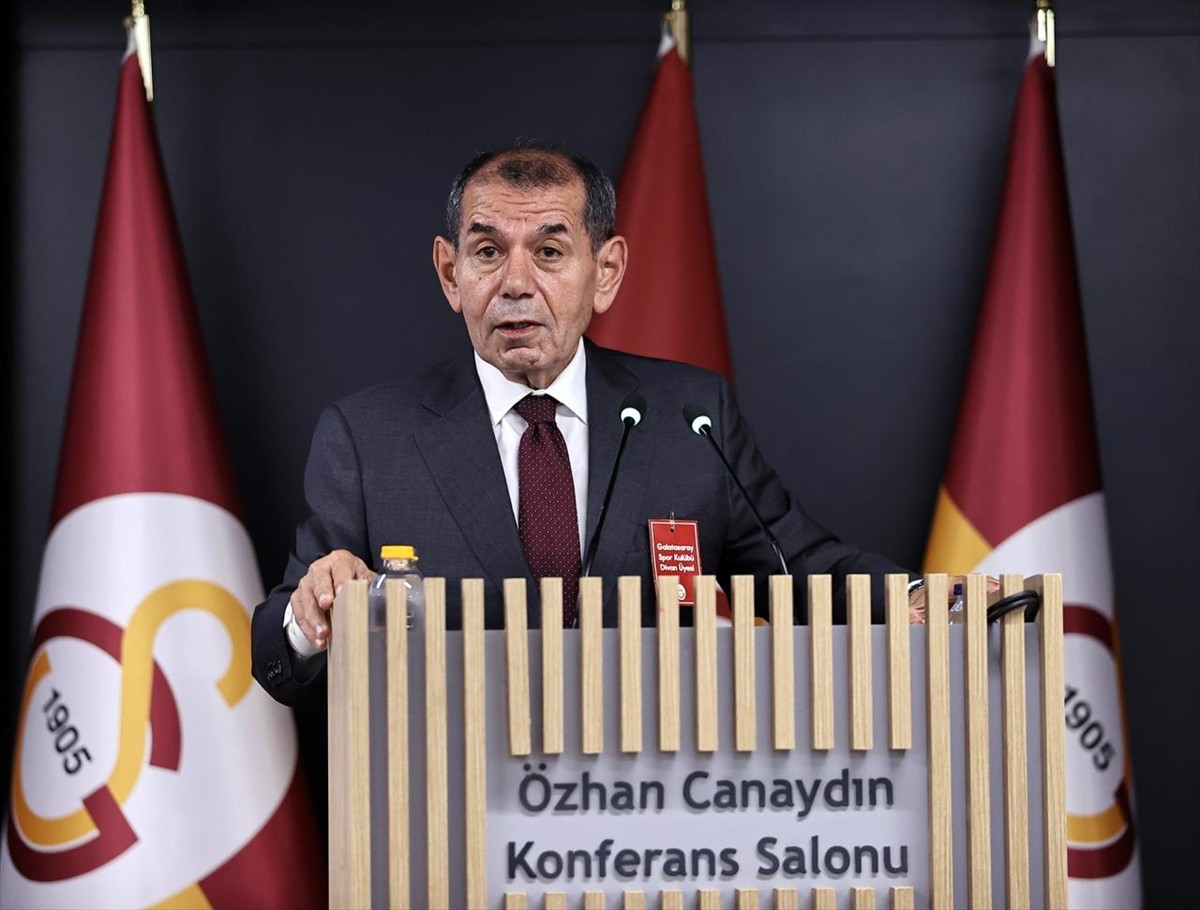 Galatasaray Kulübü Başkanı Dursun Özbek, RAMS Park'taki Özhan Canaydın Konferans Salonu'nda...