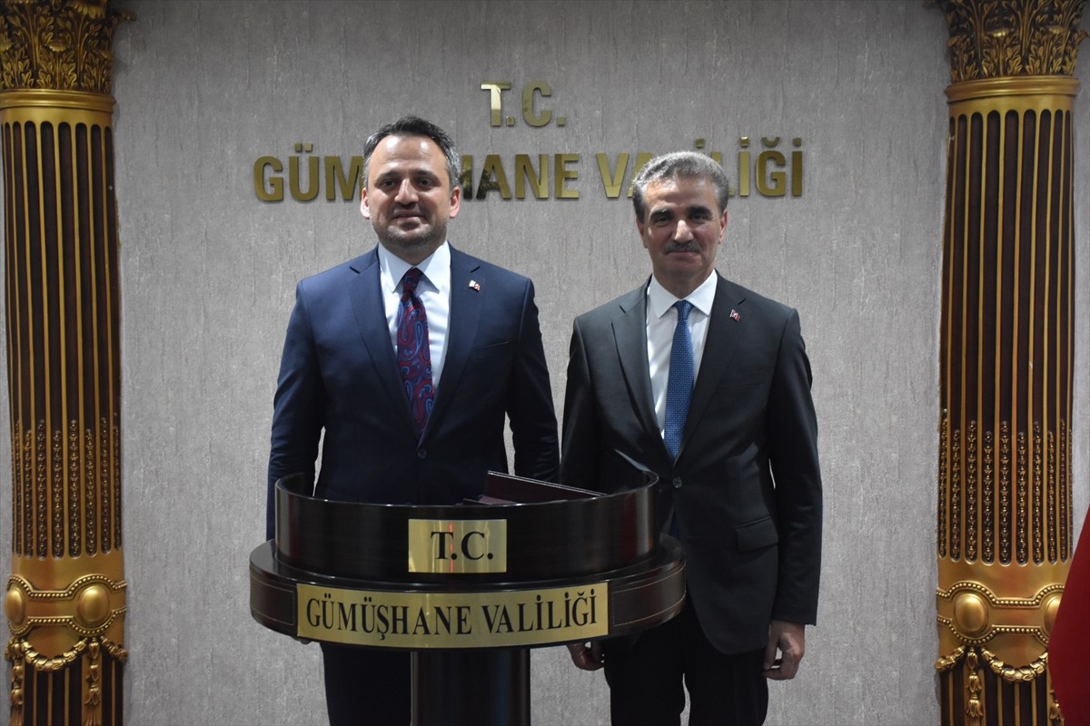 Gençlik ve Spor Bakan Yardımcısı Enes Eminoğlu (solda), Gümüşhane ziyaretleri kapsamında Vali...