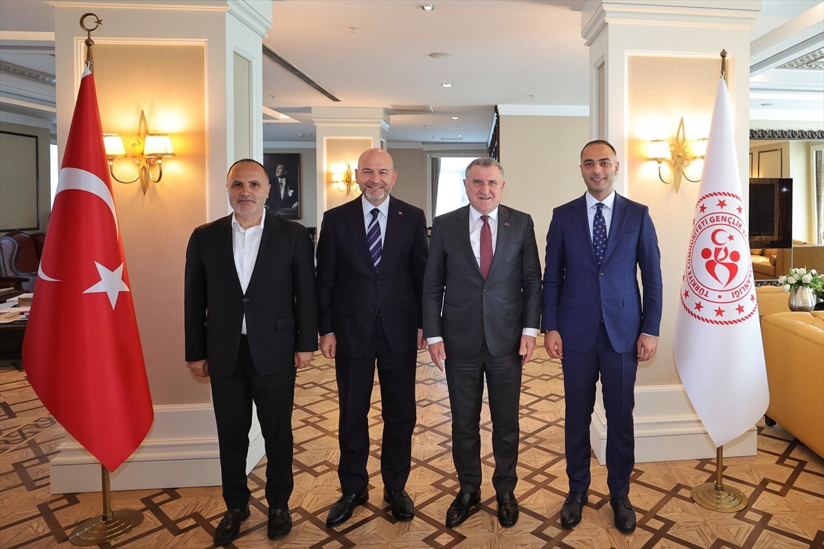 Gençlik ve Spor Bakanlığı ile Gaziosmanpaşa Belediyesi arasında imzalanan protokol kapsamında...