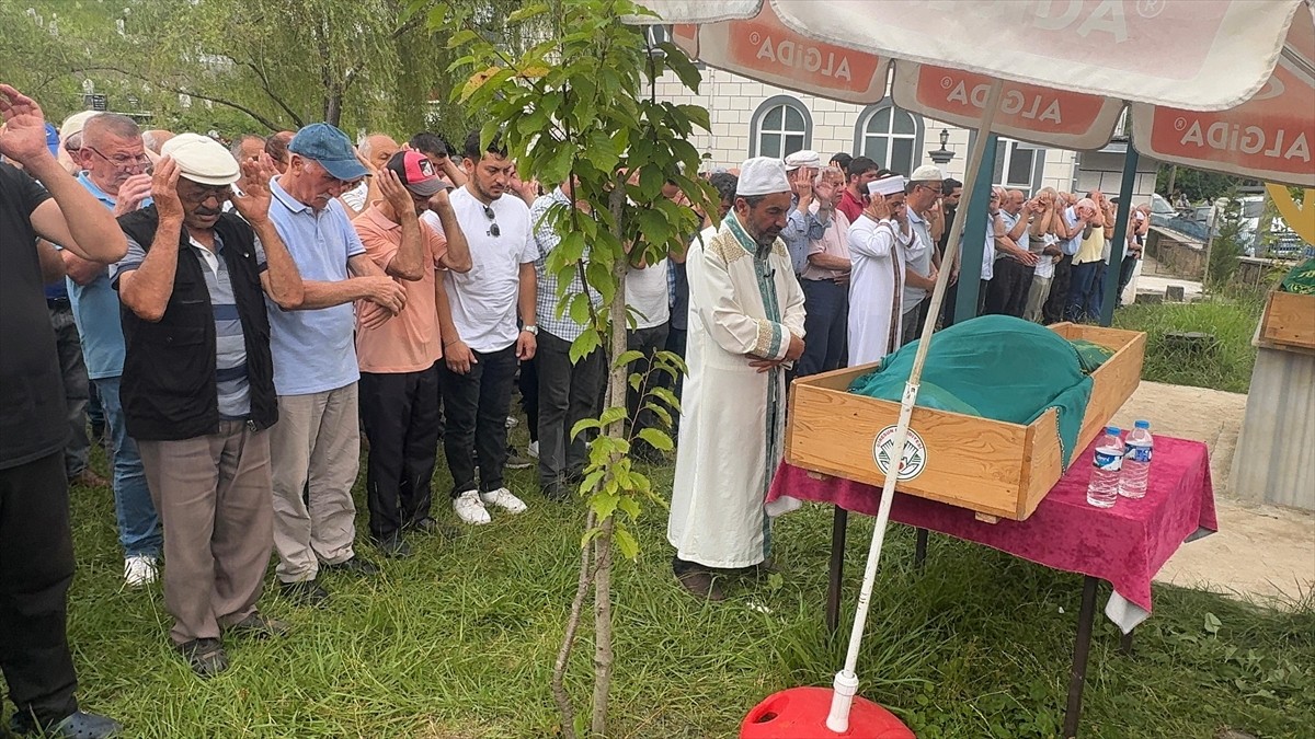 Giresun'un Dereli ilçesinde çıkan silahlı kavgada yaşamını yitiren Mustafa ve eşi Ayşe...