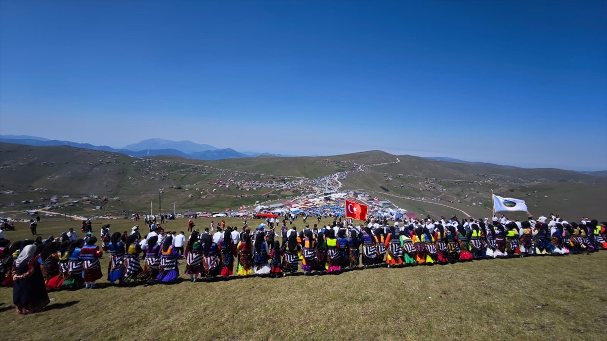 Gümüşhane'nin Özkürtün beldesi sınırlarındaki Kadırga Yaylası'nda "Kadırga Otçu Şenliği" yapıldı....
