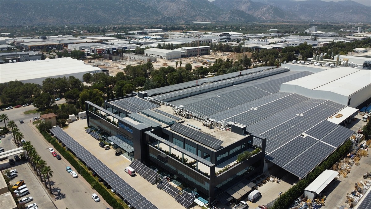 Güneş enerjisi teknoloji firması CW Enerji, Antalya Organize Sanayi Bölgesi'nde yüzde 80 üzeri...