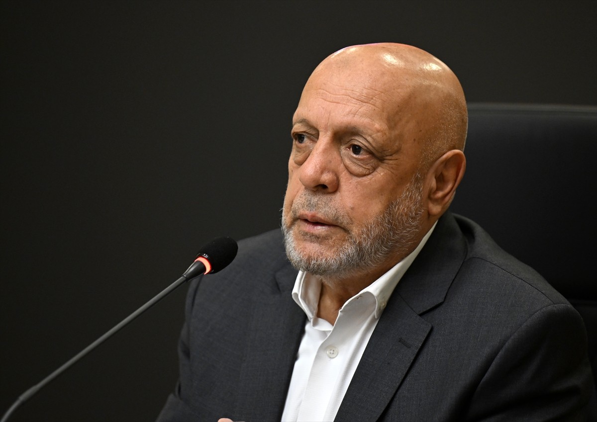 HAK-İŞ Genel Başkanı Mahmut Arslan, Konfederasyon genel merkezinde düzenlediği basın...