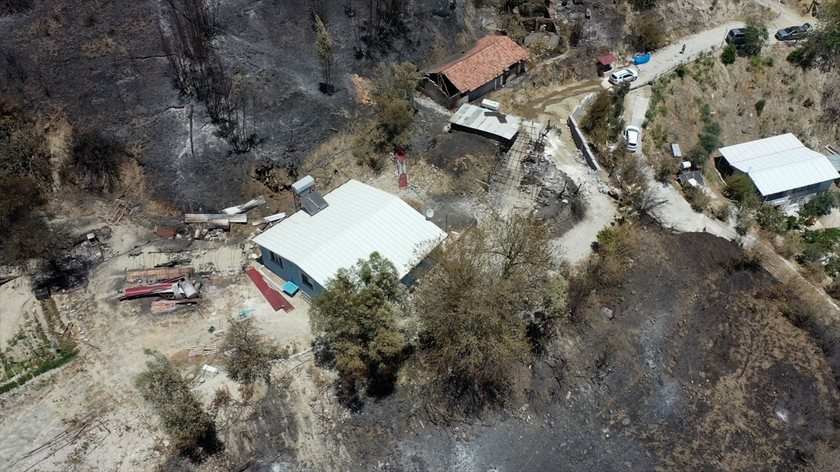 Hatay'da, 6 Şubat 2023'teki depremlerde evi ağır hasar alan 57 yaşındaki Aysel Erbaş, taşınma...