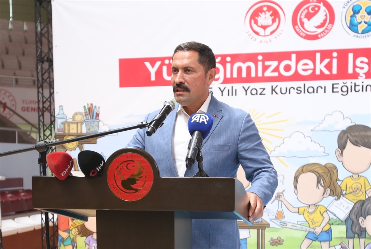 Hatay'da 6 Şubat 2023'teki depremlerde yetim ve öksüz kalan çocuklar ile gençlerin yaşam...