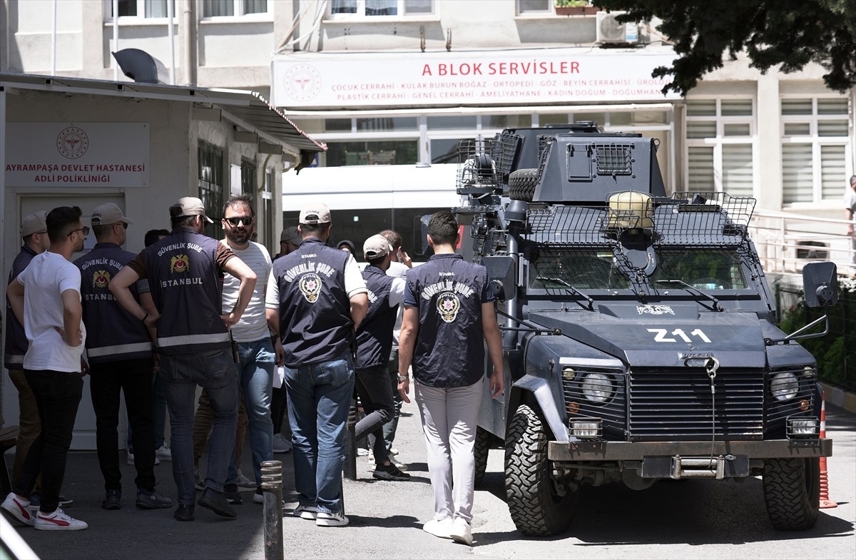 Hazreti Muhammed'in karikatürünün yayınlanmasıyla ilgili gözaltına alınan şüpheliler, Bayrampaşa...