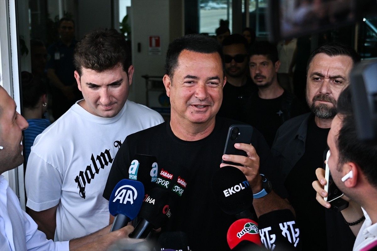 İngiltere Championship ekiplerinden Hull City'nin sahibi eski Fenerbahçeli yönetici Acun Ilıcalı...