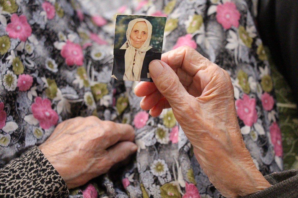 Isparta'nın Atabey ilçesinde 107 yaşındaki Hatice Tokmak, sağlığı, yaşam enerjisi ve ailesiyle...