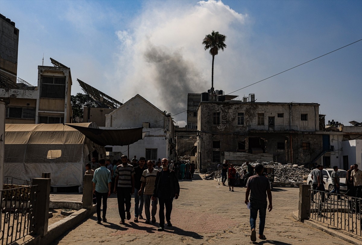 İsrail ordusu, Gazze kentinin doğusundaki Şucaiyye Mahallesi’nde devam eden güvenlik olayı...