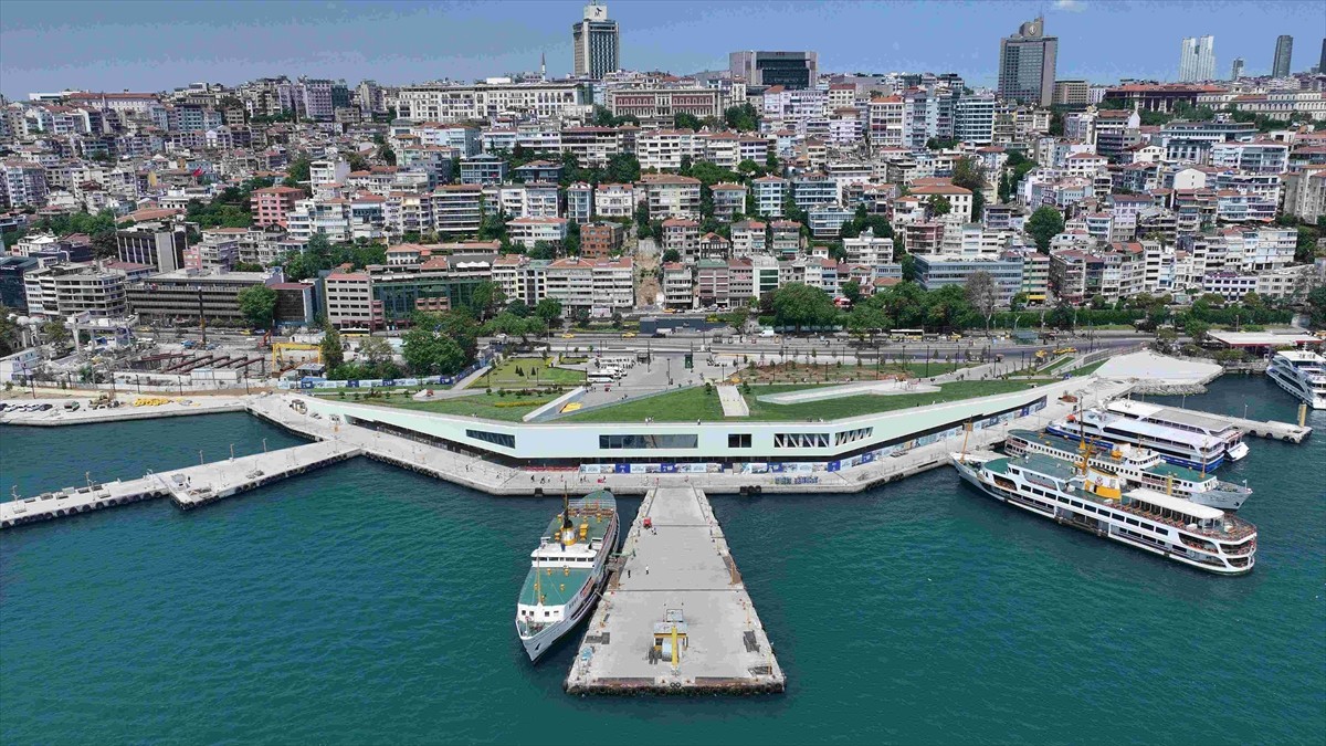 İstanbul Büyükşehir Belediyesi (İBB) Kabataş Transfer Merkezi'nin 30 Ağustos'ta tam kapasiteyle...