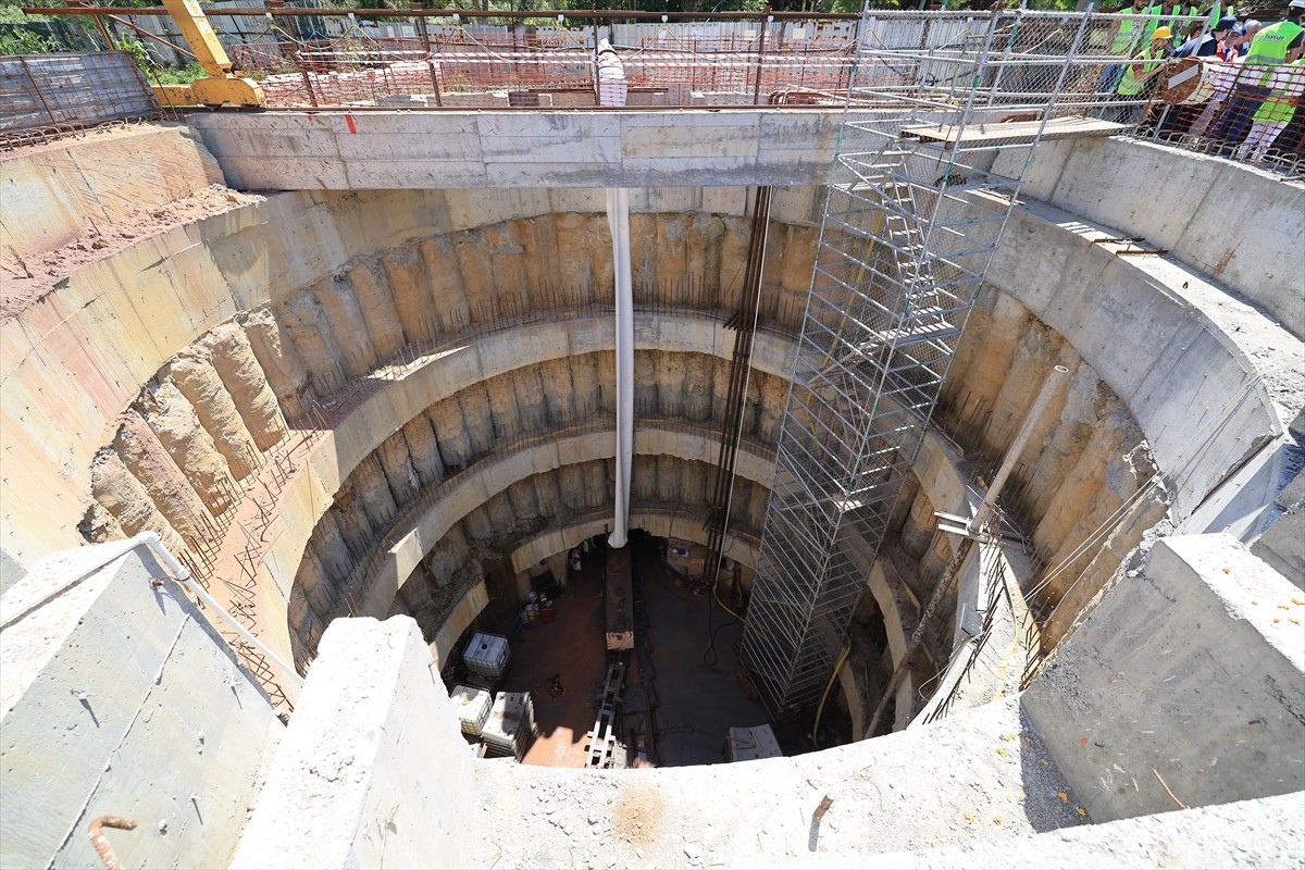 İstanbul Büyükşehir Belediyesince (İBB), Sarıyer Kilyos Havzası Atık Su Tünelleri'nin kazı...