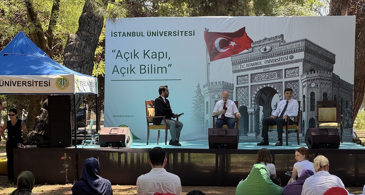 İstanbul Üniversitesince, "Ailece Tercih Günleri" adıyla düzenlenen üniversitenin tanıtıldığı...