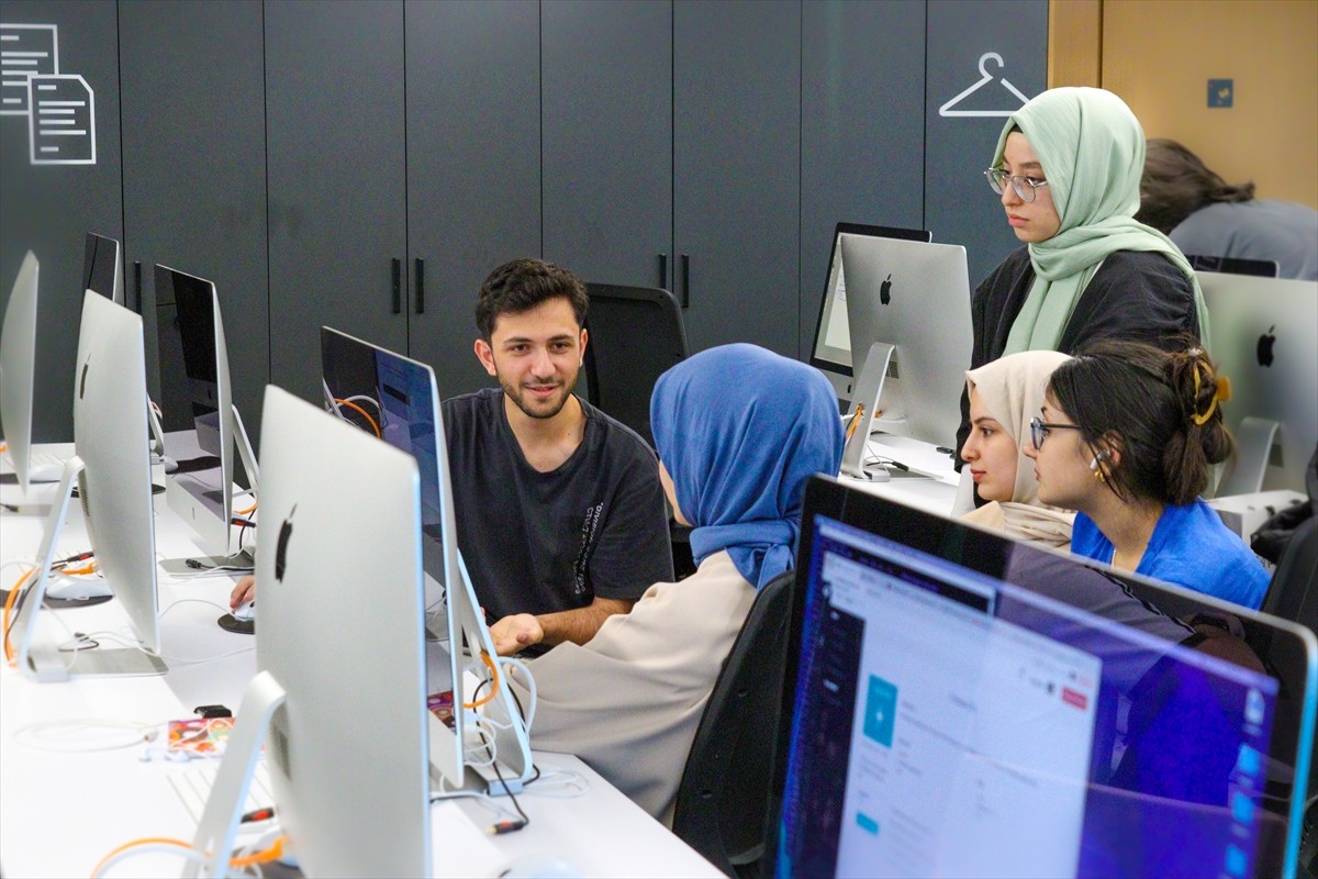 İstanbul ve Kocaeli'de geleneksel eğitim yöntemlerine alternatif sunan modeliyle geleceğin...