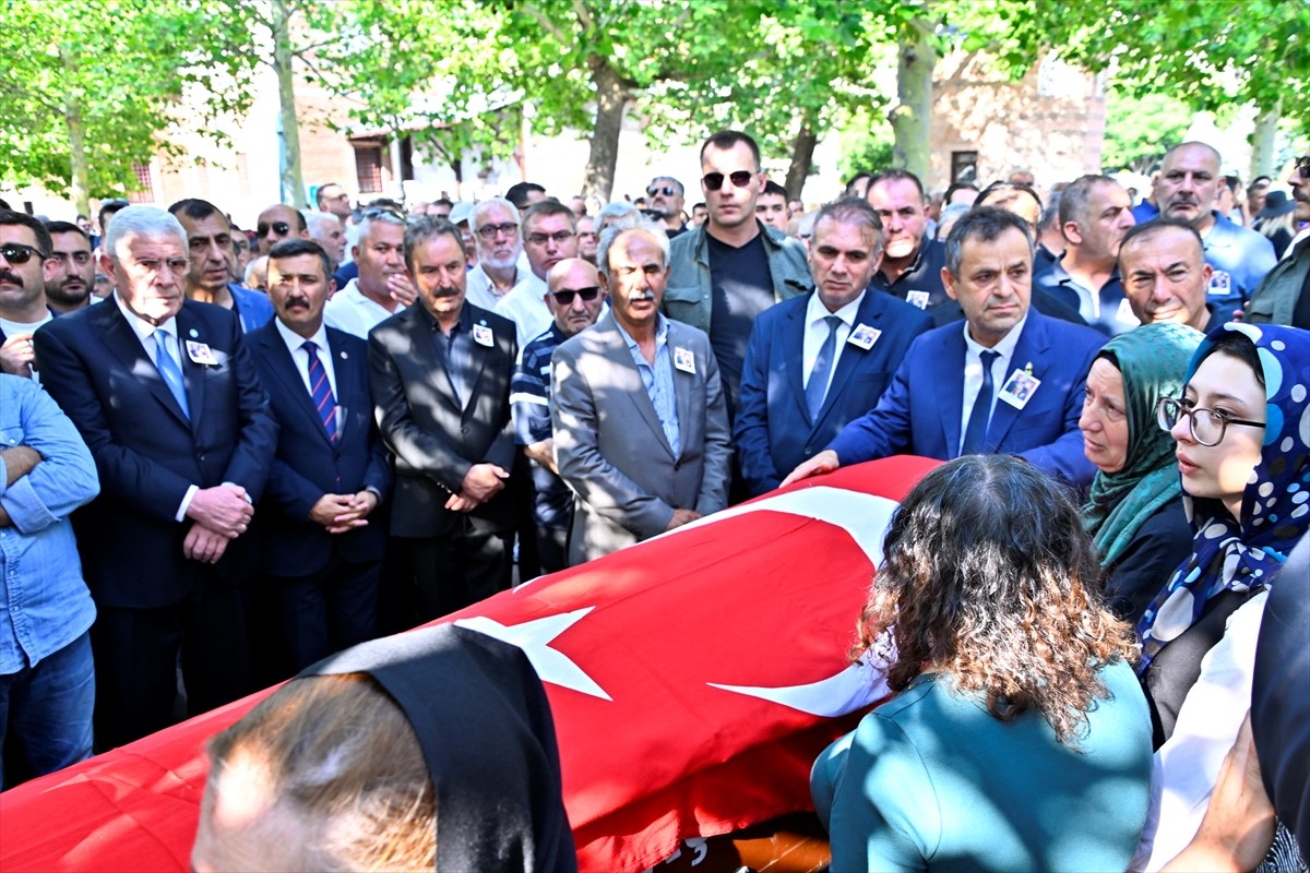 İYİ Parti Genel Başkanı Müsavat Dervişoğlu, hayatını kaybeden Ülkü Ocakları eski Genel Başkanı...