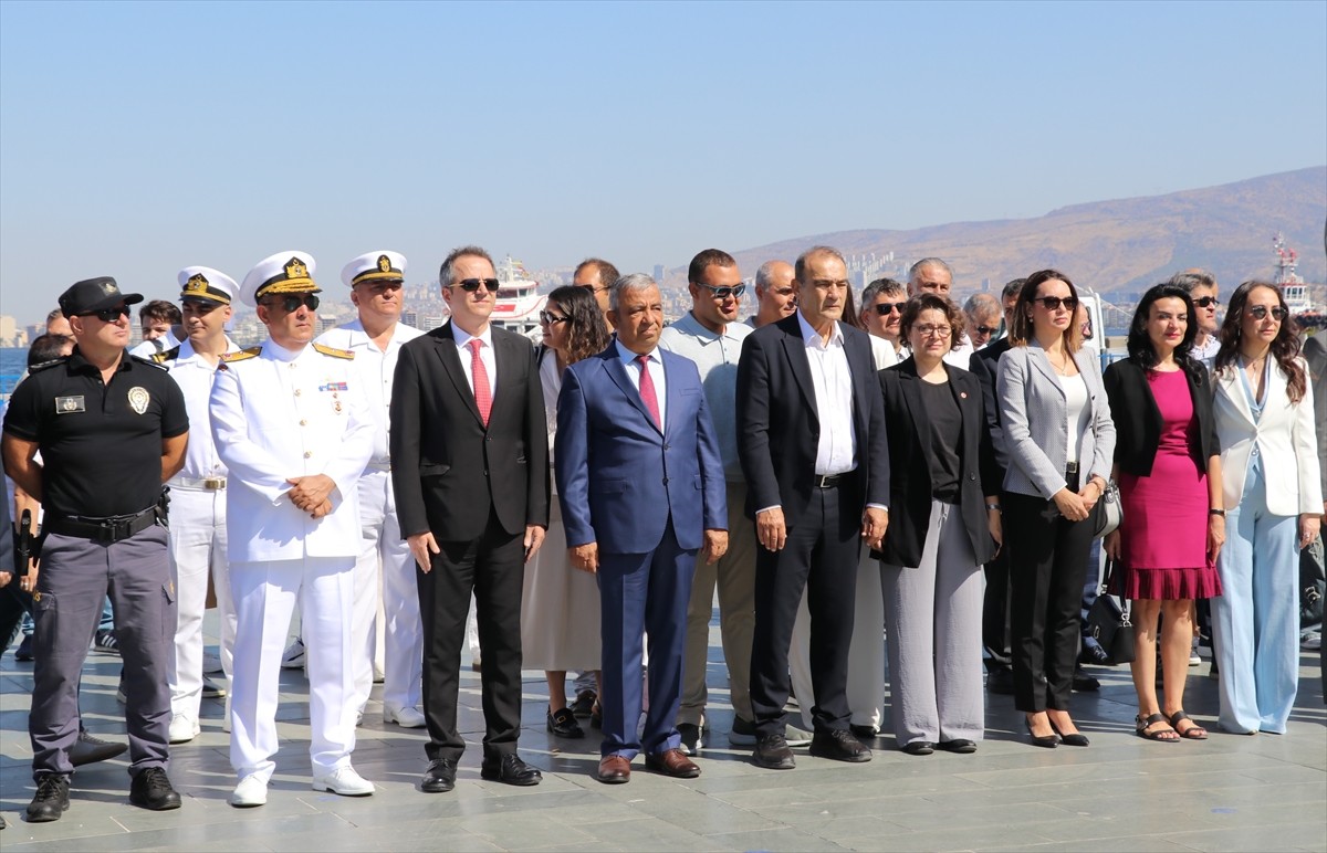 İzmir'de 1 Temmuz Denizcilik ve Kabotaj Bayramı dolayısıyla tören düzenlendi. Cumhuriyet...