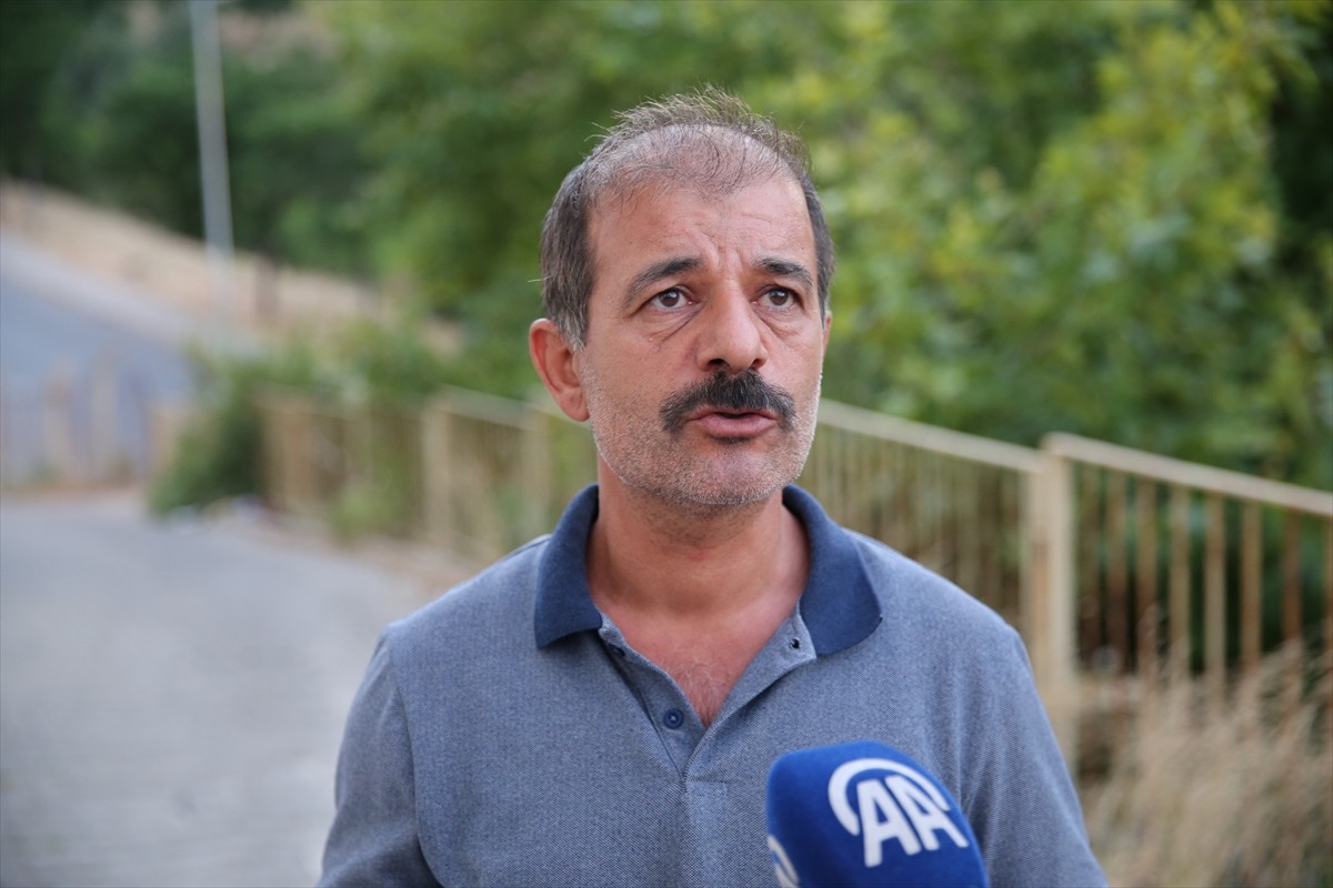 İzmir'de 30 Ekim 2020'de meydana gelen depremin ardından Büyükşehir Belediyesine ait Uzundere...