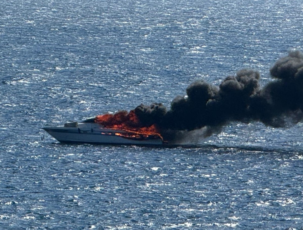 İzmir'in Çeşme ilçesi Dalyan Mahallesi'ndeki bir marinada bağlı bulunan motoryatta henüz...