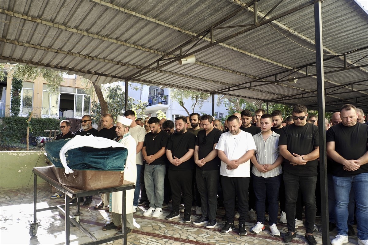 İzmir'in Çiğli ilçesinde eski eşi tarafından defalarca bıçaklanarak öldürülen kadın, son...