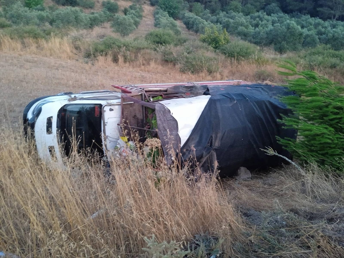 İzmir'in Foça ve Menderes ilçelerinde meydana gelen iki ayrı trafik kazasında 1 kişi hayatını...