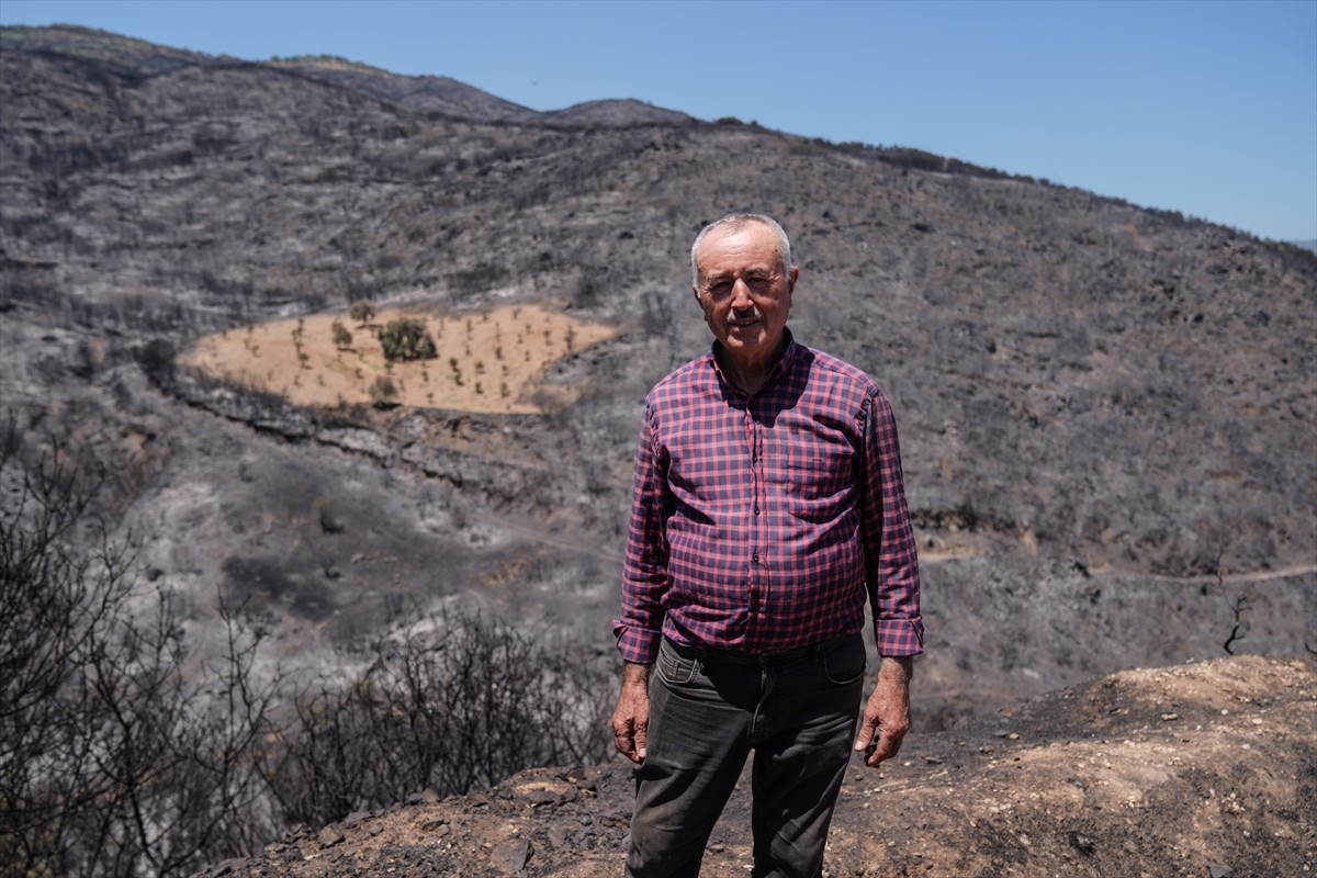 İzmir'in Ödemiş ilçesinde çıkan orman yangınında, çiftçi Ahmet Türk'ün daha önceden sürüp otlardan...