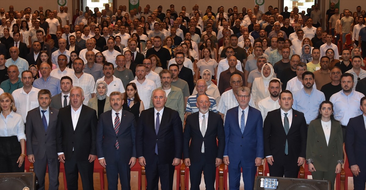 Kamu Başdenetçisi Mehmet Akarca (sol 4) Artvin Çoruh Üniversitesi Nihat Gökyiğit Konferans...