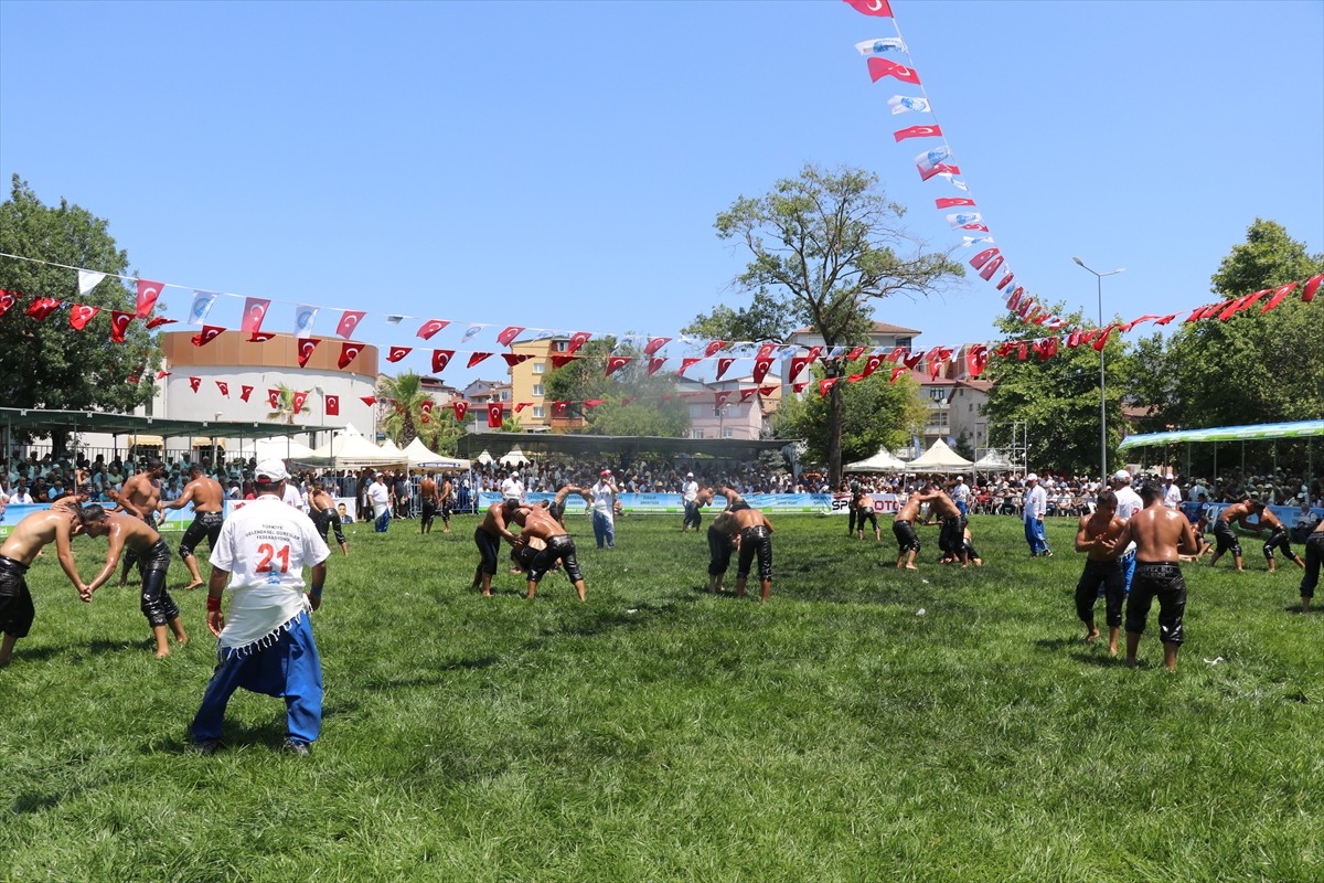 Kandıra Belediyesi tarafından düzenlenen Tarihi Namazgah Yağlı Pehlivan Güreşleri, Kocaeli'nin...