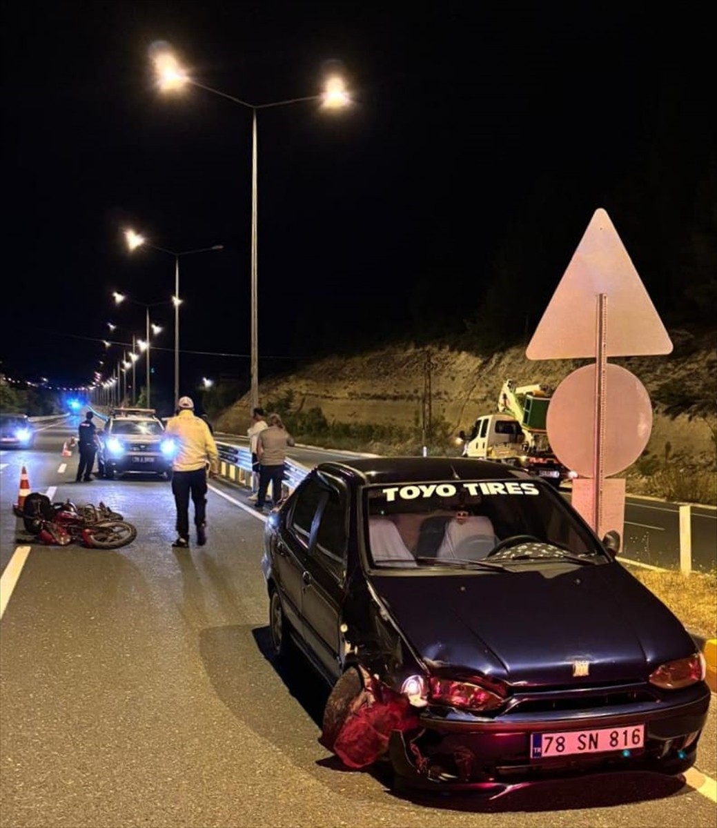 Karabük'ün Safranbolu ilçesinde otomobille çarpışan motosikletin sürücüsü ağır yaralandı. Kaza...