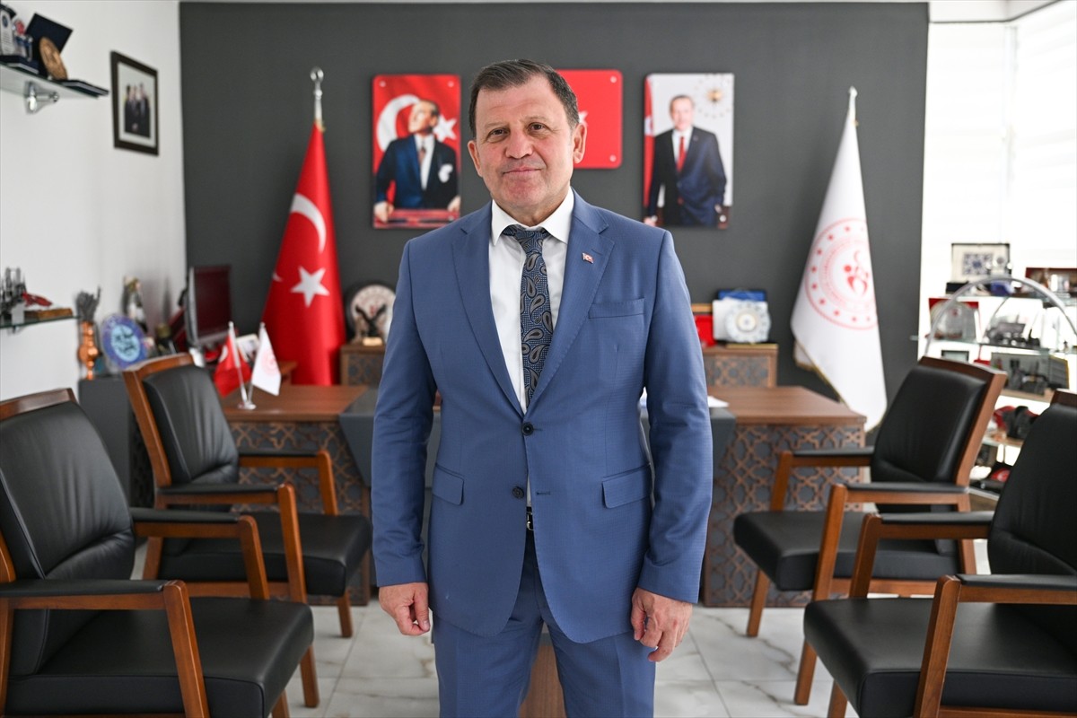 Kayseri'de yaklaşık 1,5 yıl önce başlatılan Erdemlerimizle Varız (ERVA) projesi kapsamında açılan...