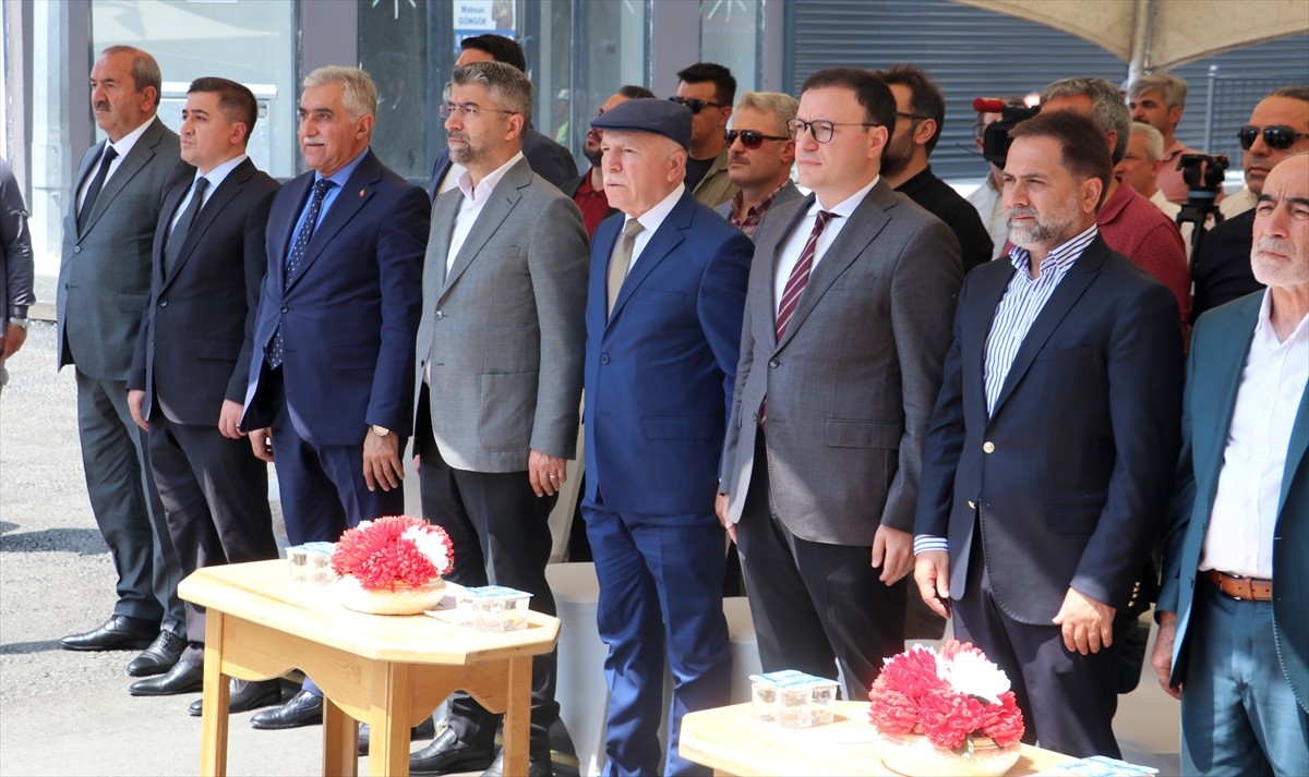 Kentsel dönüşüm çalışmalarında öne çıkan Erzurum'da, yeni konut, iş yerleri, ofis ve otopark...