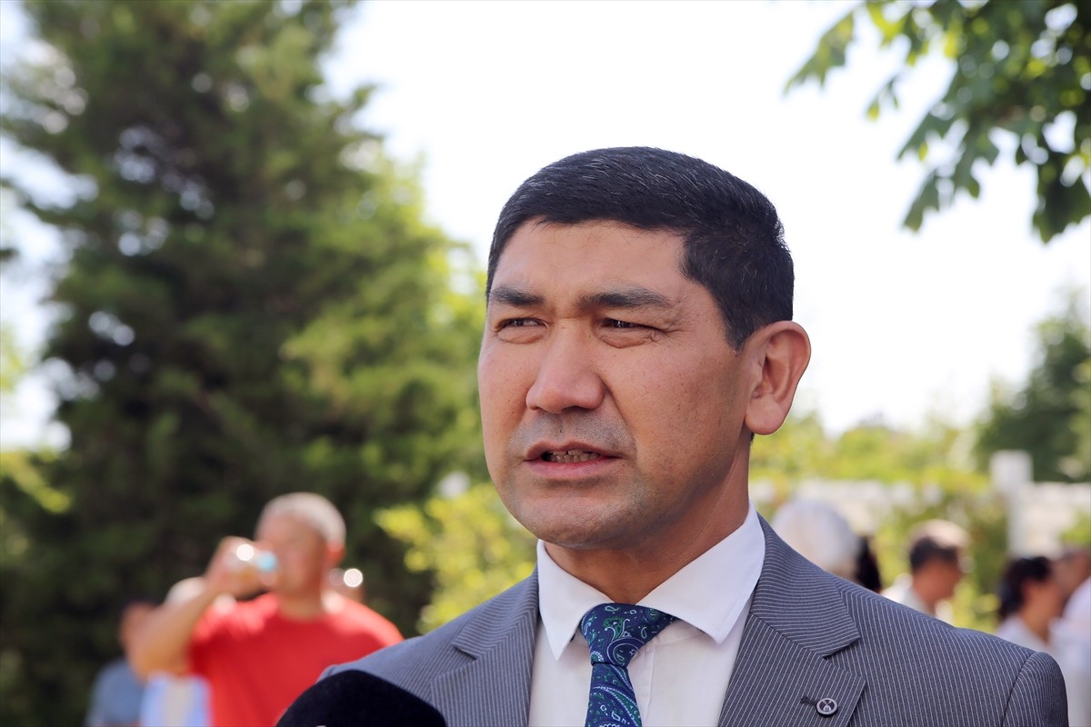 Kırgızistan'da, 15 binden fazla öğrenci, Türkiye ile Kırgızistan'ın ortaklaşa kurduğu...