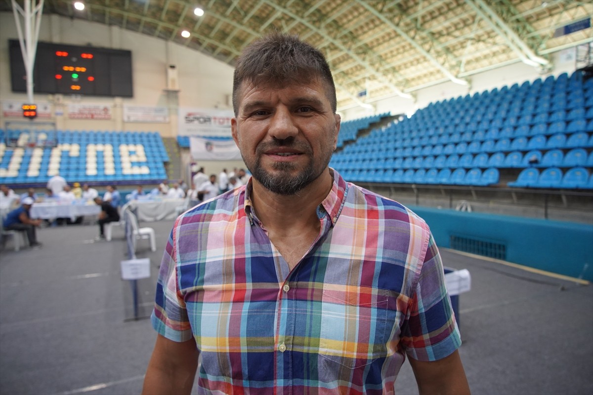 Kırkpınar Yağlı Güreşleri'nin eski başpehlivanlarından Şaban Yılmaz, AA muhabirine yaptığı...