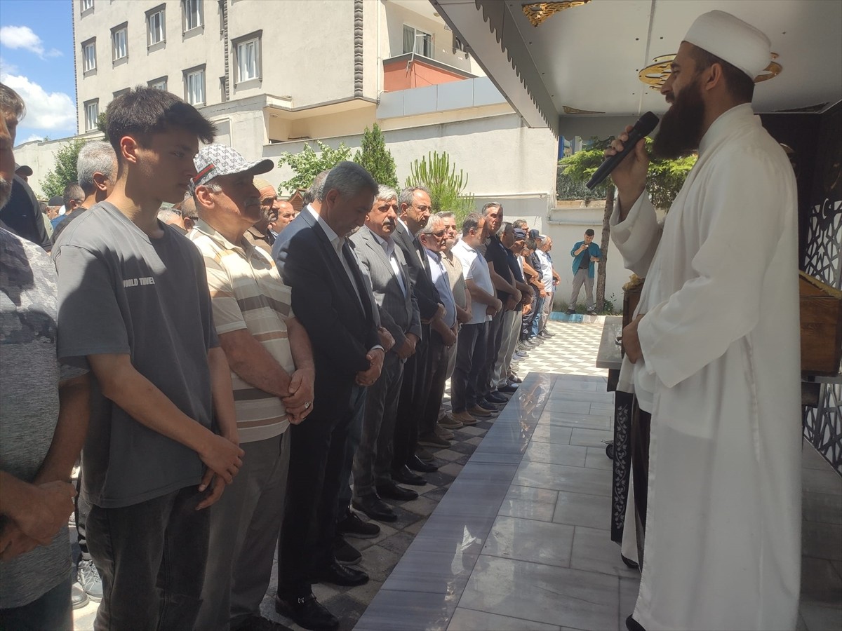 Kocaeli'nin Dilovası ilçesinde yaşayan 102 yaşındaki Şükriye Yılandiloğlu hayatını kaybetti....