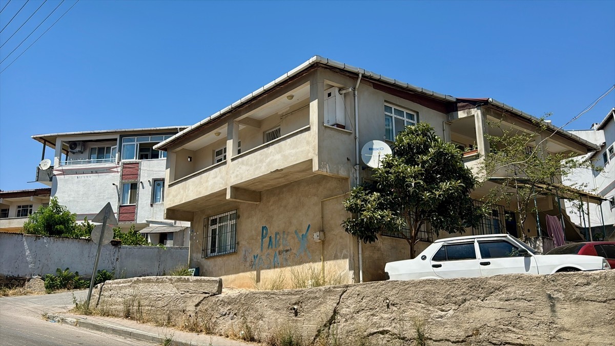 Kocaeli'nin Gebze ilçesinde bir kadının silahla öldürülmesine ilişkin aralarında eşinin de...