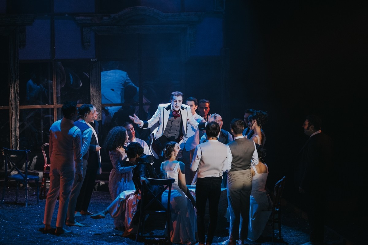 Kocaeli Büyükşehir Belediyesi Şehir Tiyatrolarının "Savaş ve Barış" oyunu, Rusya'da...