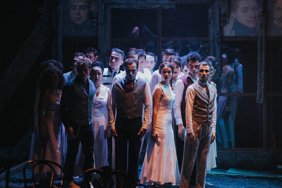 Kocaeli Büyükşehir Belediyesi Şehir Tiyatrolarının "Savaş ve Barış" oyunu, Rusya'da...