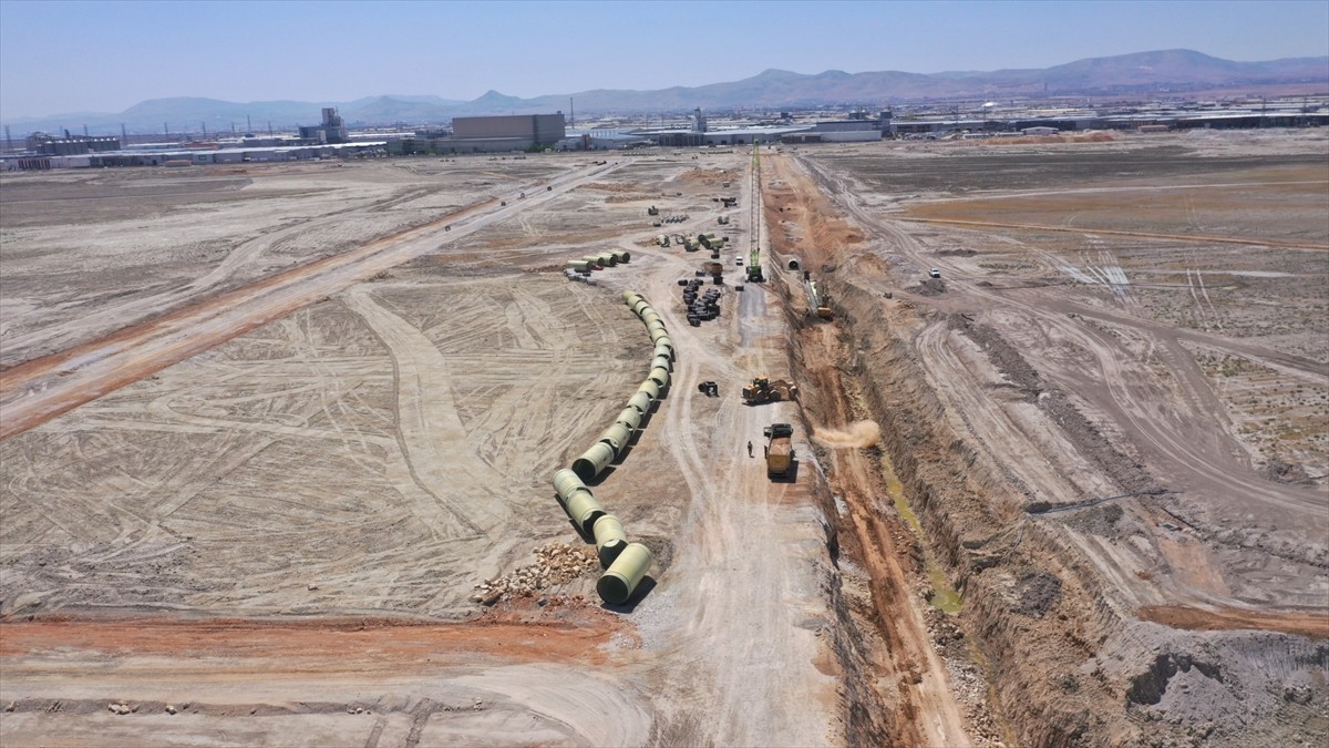 Konya Organize Sanayi Bölgesi'nde (KOS) süren genişletme çalışmalarıyla 15 bin kişiye istihdam...