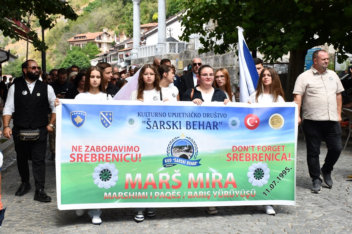 Kosova'nın güneyindeki Prizren şehrinde, 11 Temmuz 1995'te yaşanan Srebrenitsa Soykırımı'nın 30....