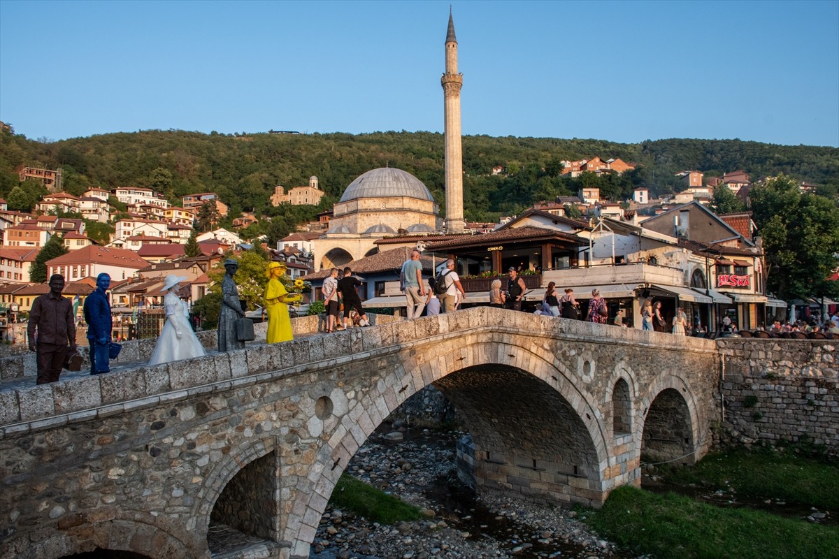 Kosova'nın güneyindeki Prizren şehrinde Kuzey Makedonyalı "Teatrosk" Tiyatro Prodüksiyonu...