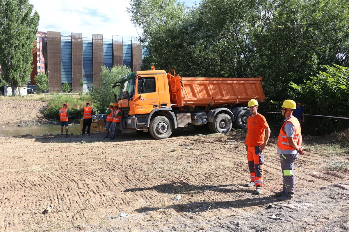 Kosova'nın kuzeyindeki Mitroviça şehrinde, çoğunlukla Sırpların yaşadığı kuzey ile çoğunlukla...